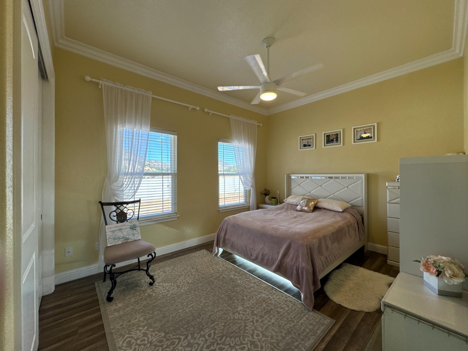 6276 Hilltop Dr, Sanger, CA 93657