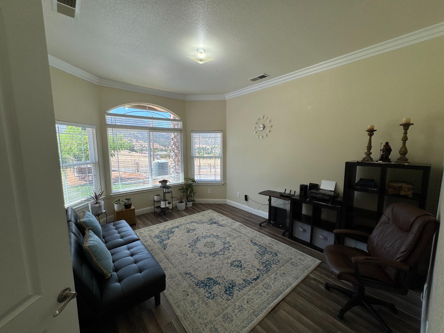 6276 Hilltop Dr, Sanger, CA 93657