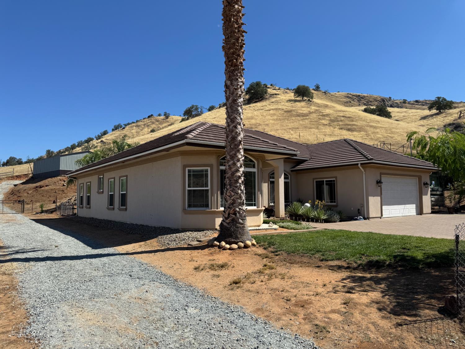 6276 Hilltop Dr, Sanger, CA 93657
