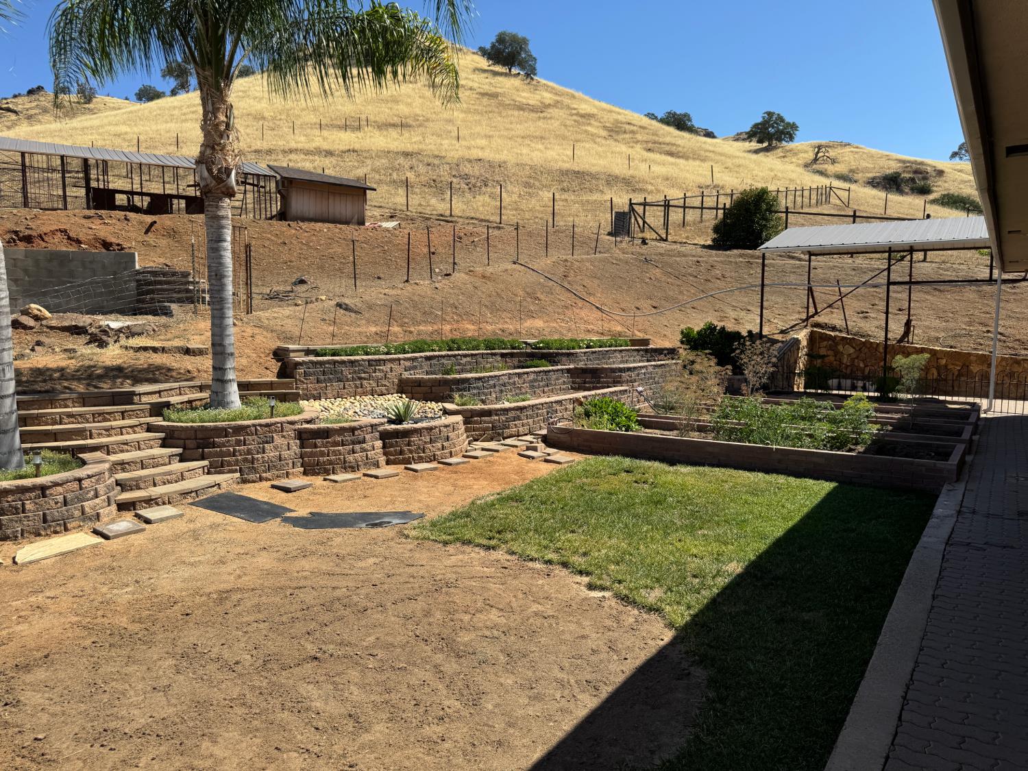 6276 Hilltop Dr, Sanger, CA 93657