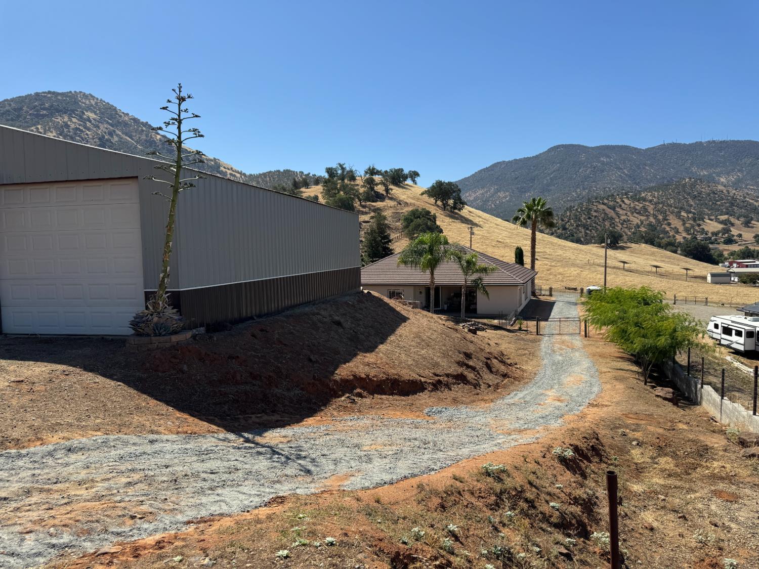 6276 Hilltop Dr, Sanger, CA 93657