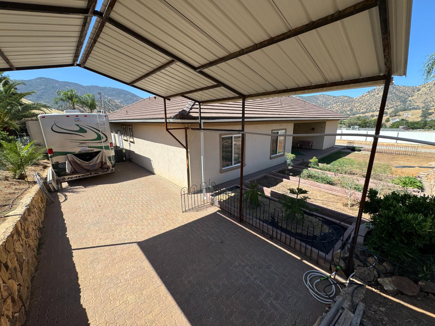 6276 Hilltop Dr, Sanger, CA 93657