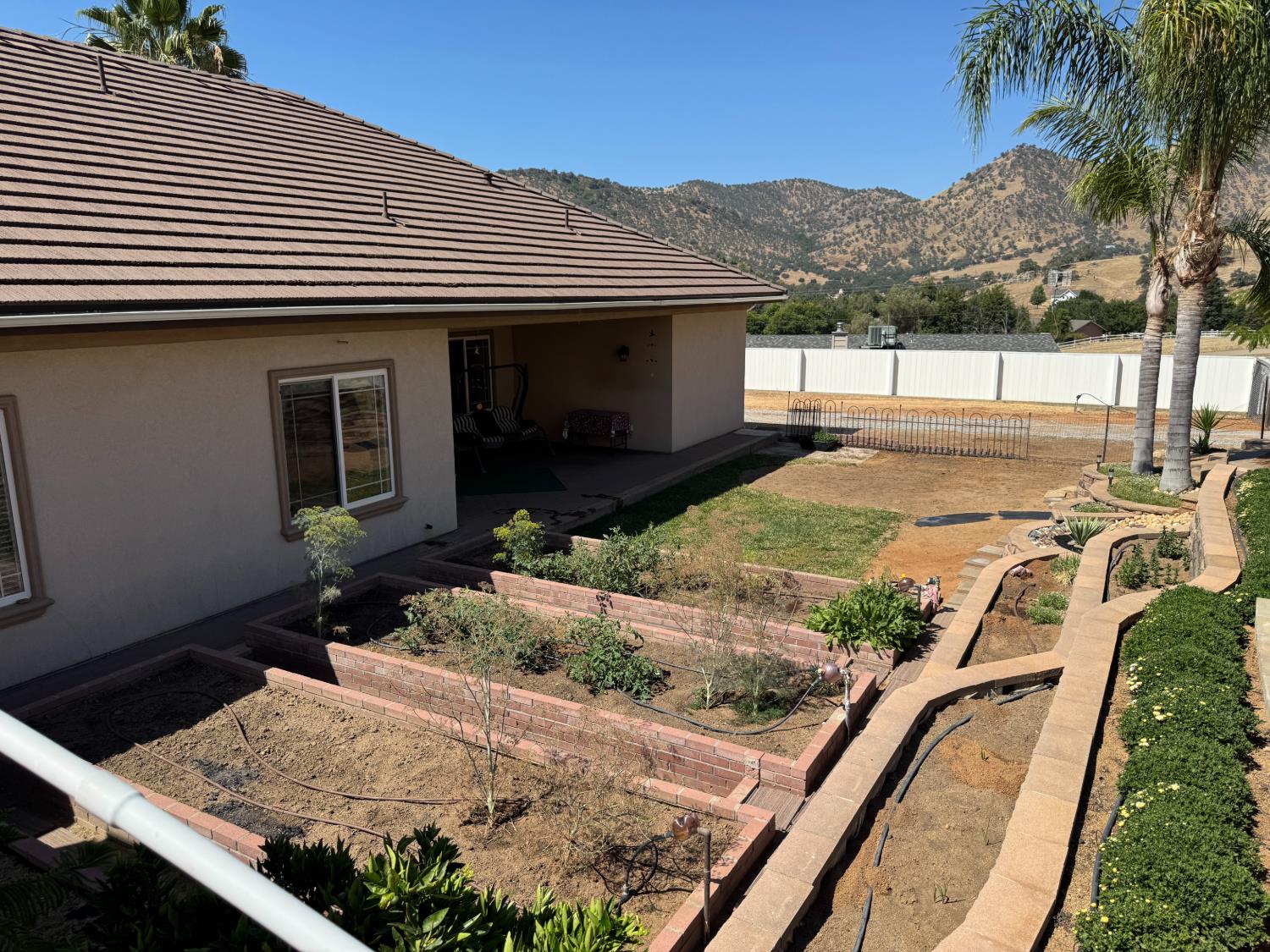 6276 Hilltop Dr, Sanger, CA 93657