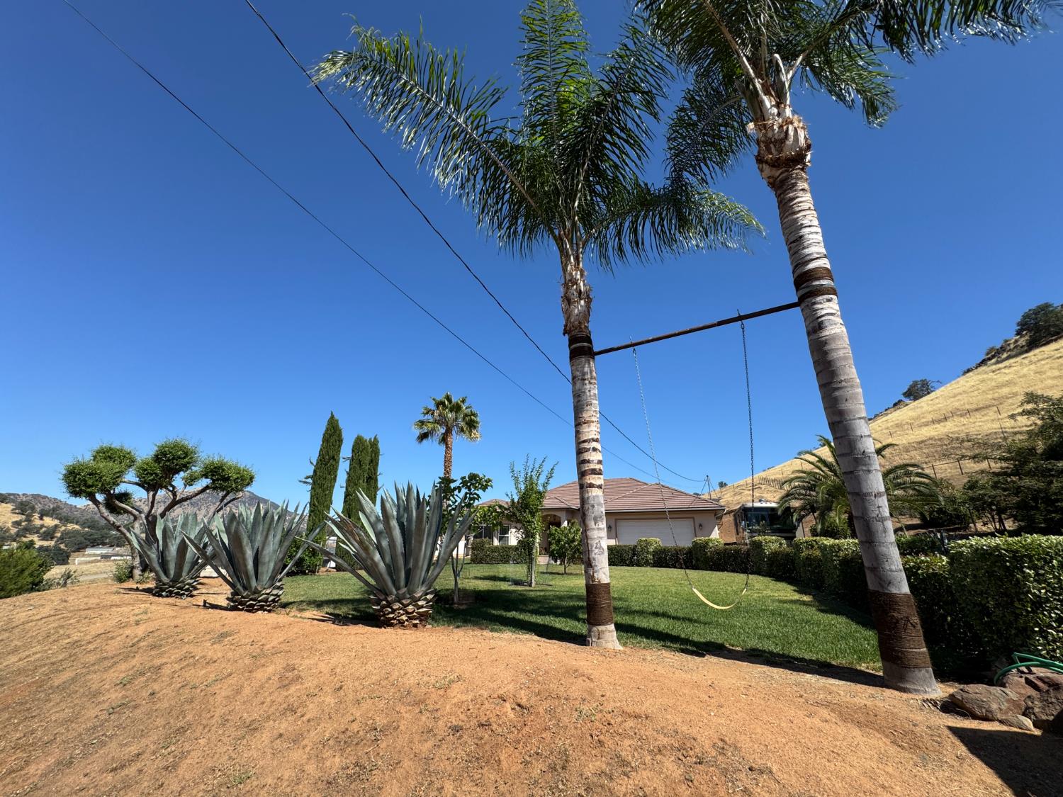 6276 Hilltop Dr, Sanger, CA 93657