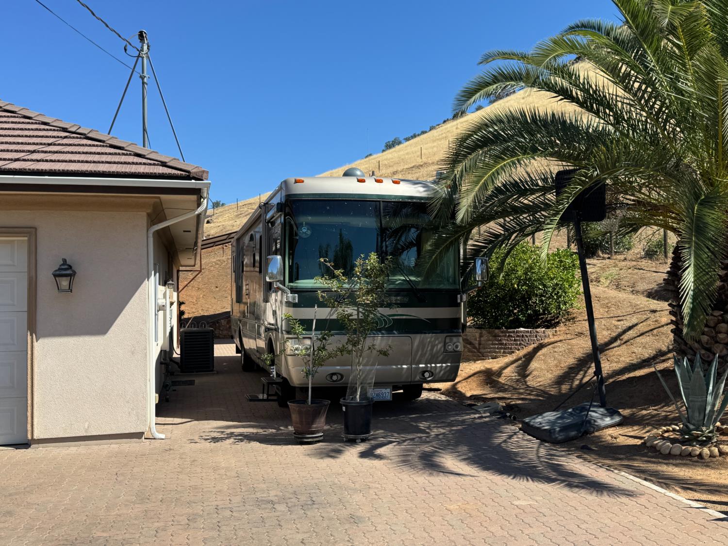 6276 Hilltop Dr, Sanger, CA 93657
