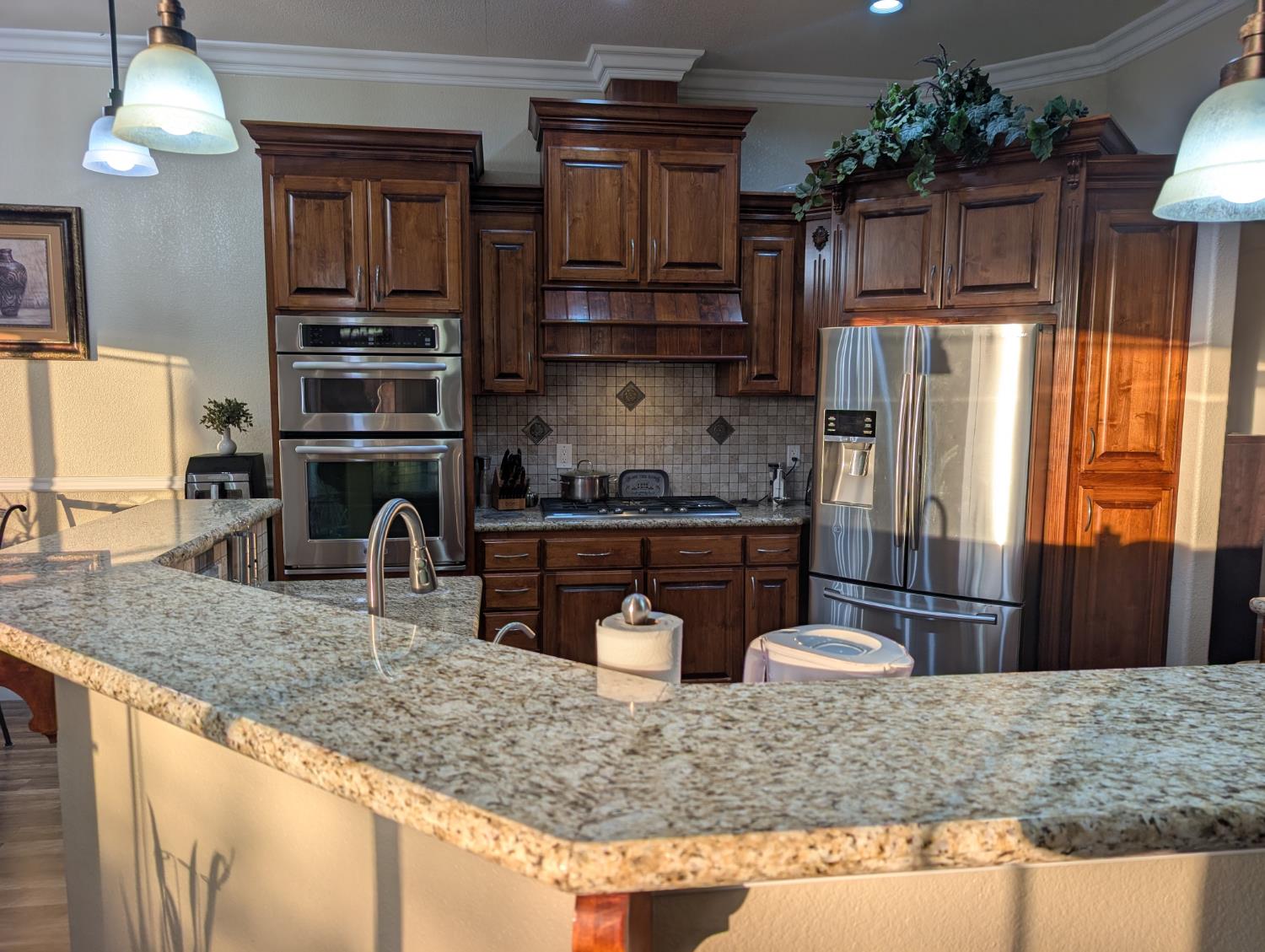 6276 Hilltop Dr, Sanger, CA 93657
