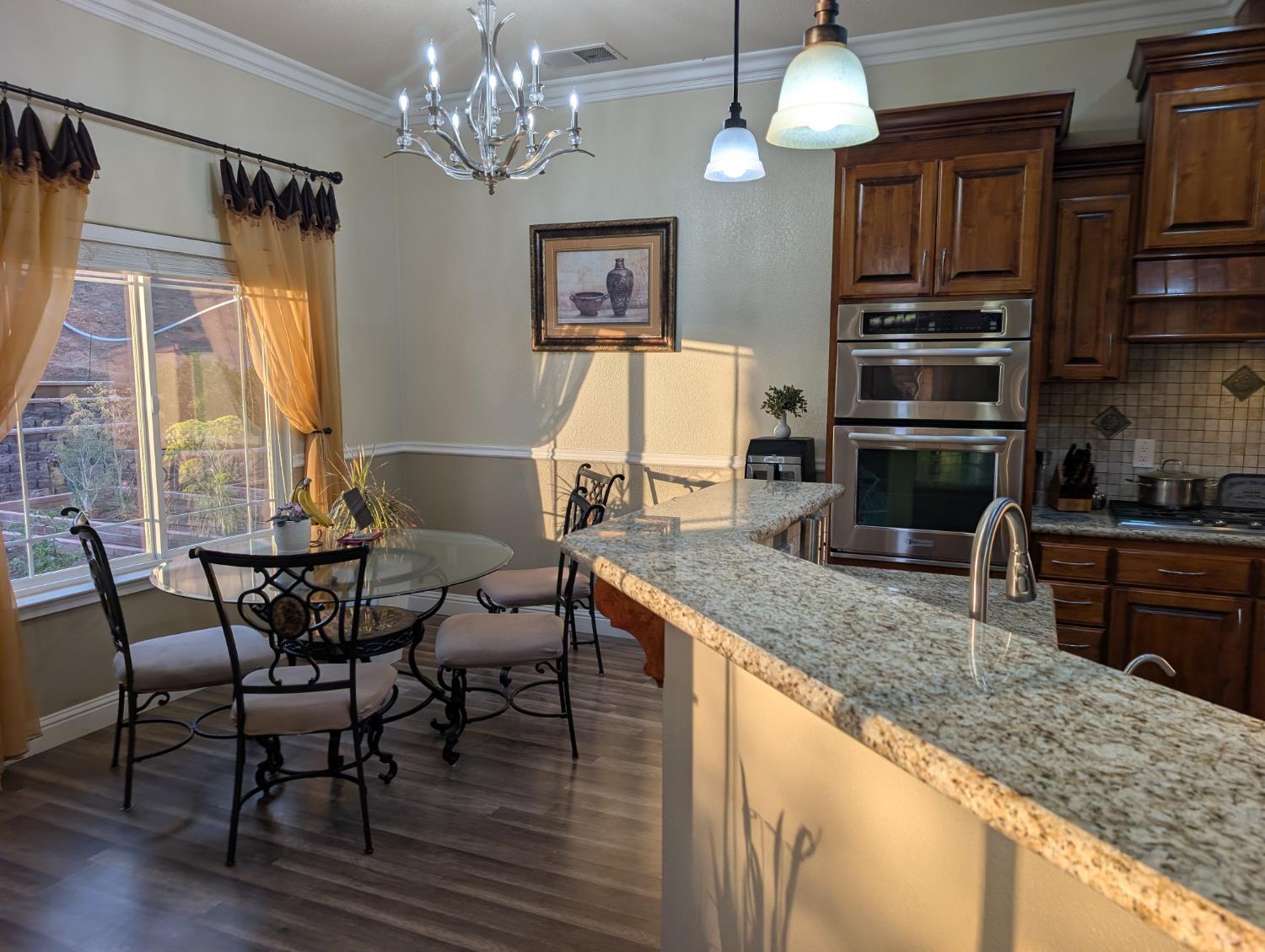 6276 Hilltop Dr, Sanger, CA 93657