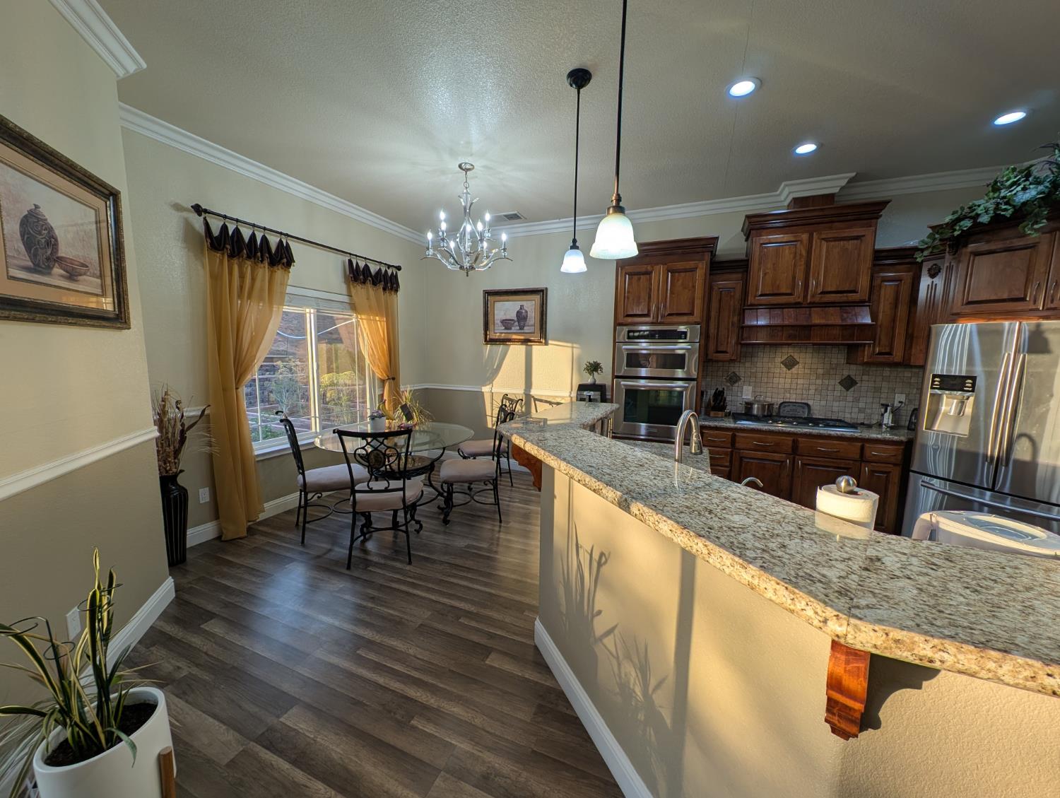 6276 Hilltop Dr, Sanger, CA 93657