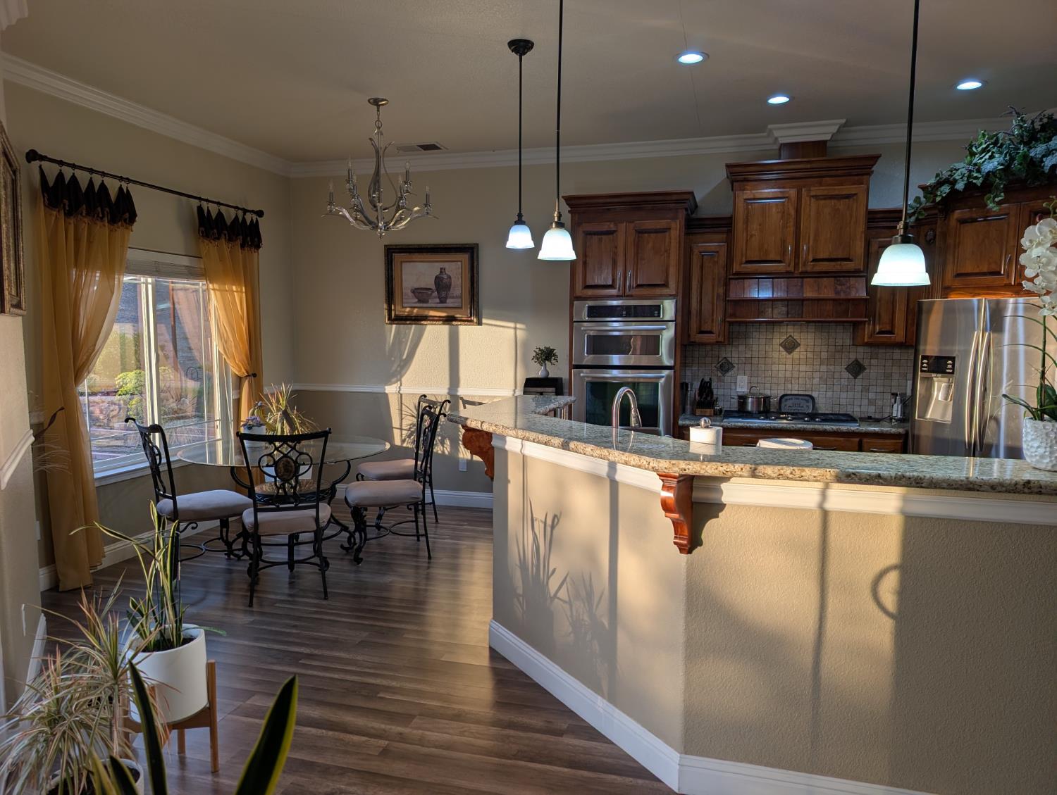 6276 Hilltop Dr, Sanger, CA 93657