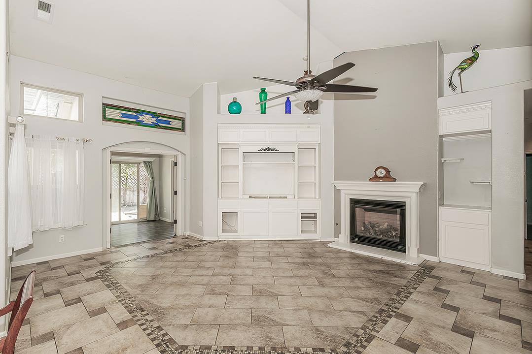 6589 E Michigan Ave, Fresno, CA 93727