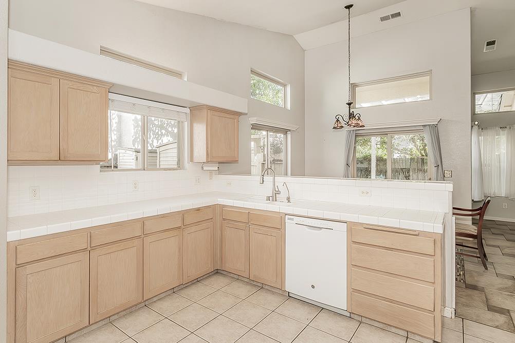 6589 E Michigan Ave, Fresno, CA 93727