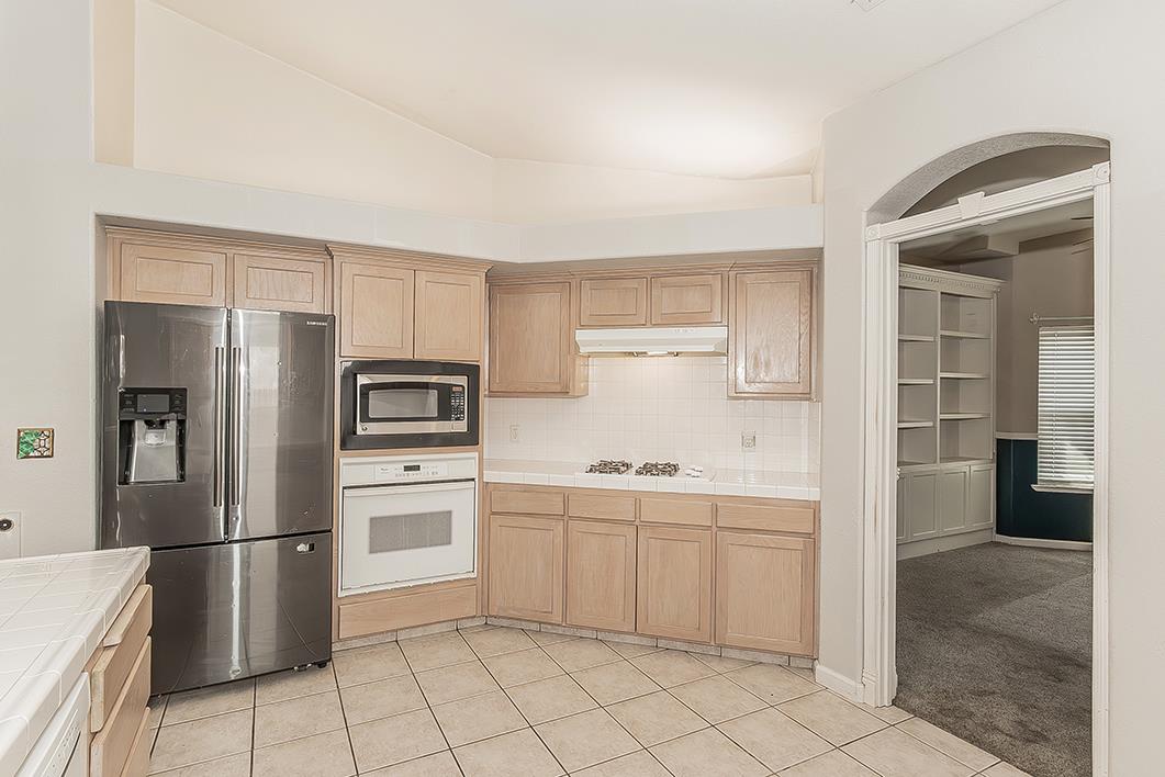 6589 E Michigan Ave, Fresno, CA 93727