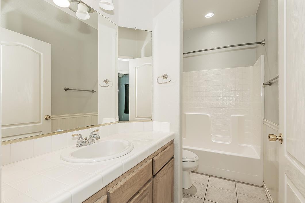 6589 E Michigan Ave, Fresno, CA 93727
