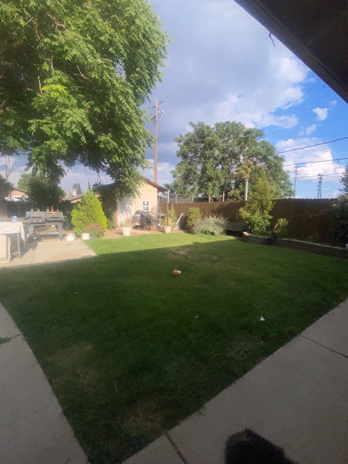 2037 S Hazelwood Blvd, Fresno, CA 93702