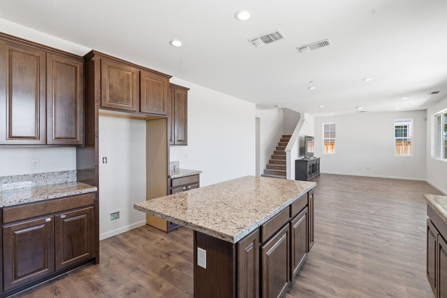 4322 Hillside Rd, Madera, CA 93636