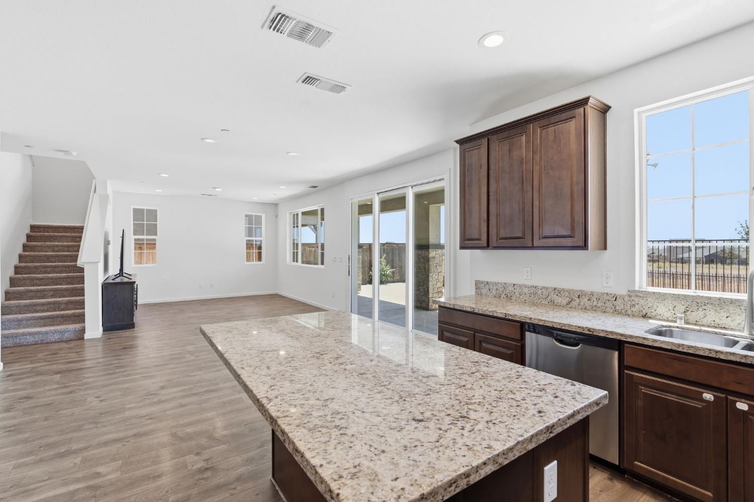 4322 Hillside Rd, Madera, CA 93636