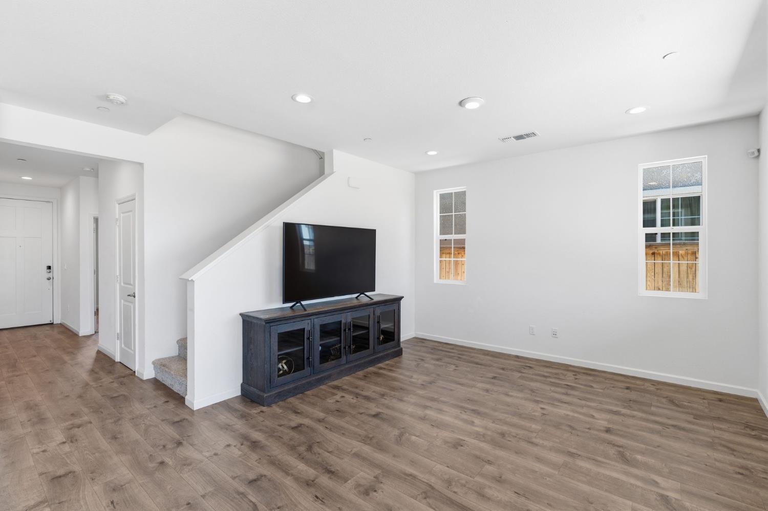 4322 Hillside Rd, Madera, CA 93636
