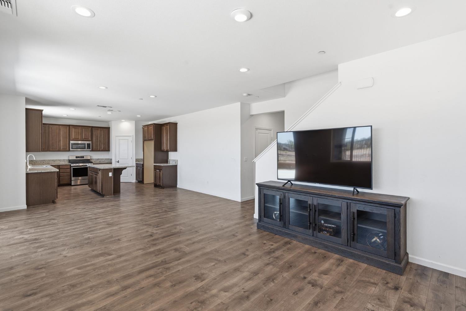 4322 Hillside Rd, Madera, CA 93636