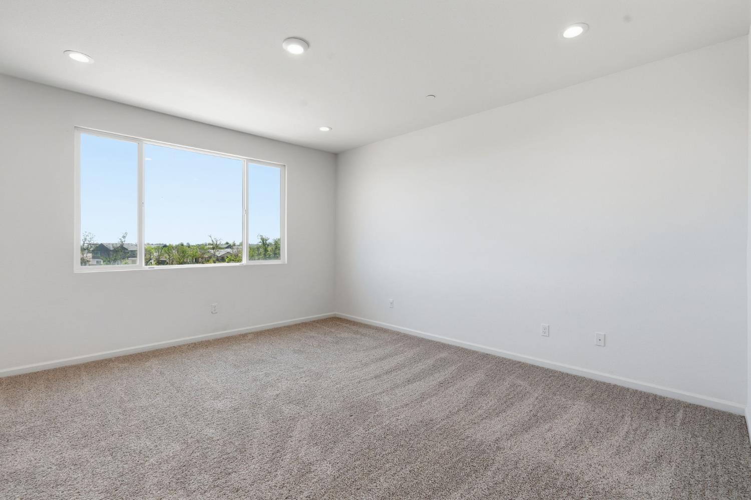 4322 Hillside Rd, Madera, CA 93636