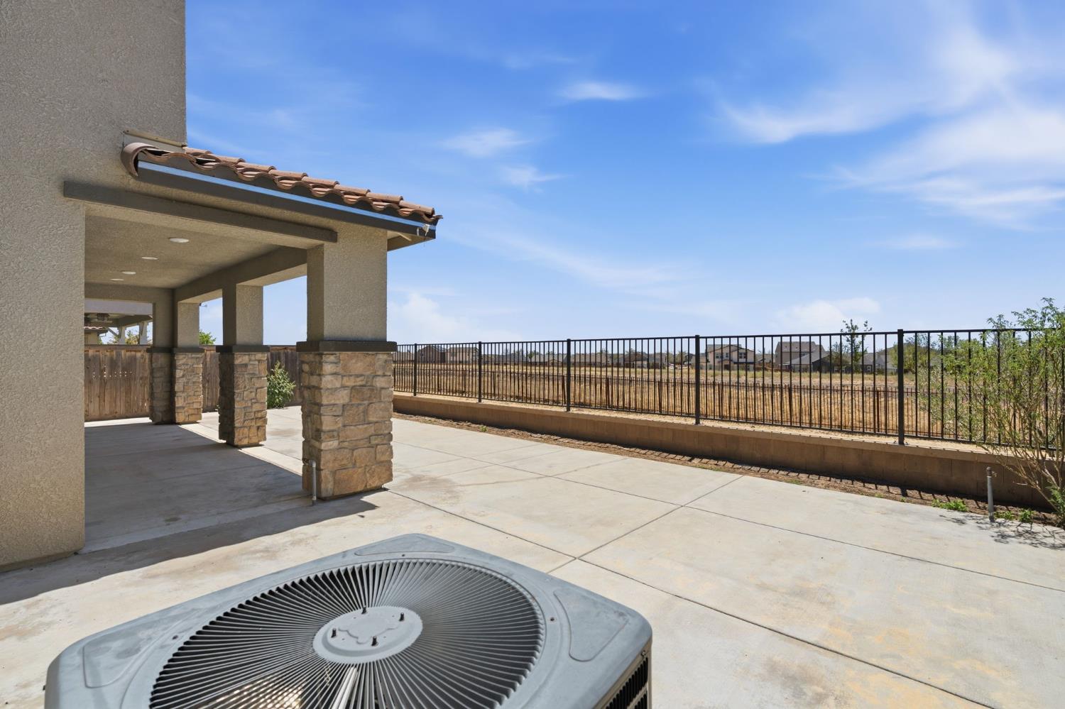 4322 Hillside Rd, Madera, CA 93636