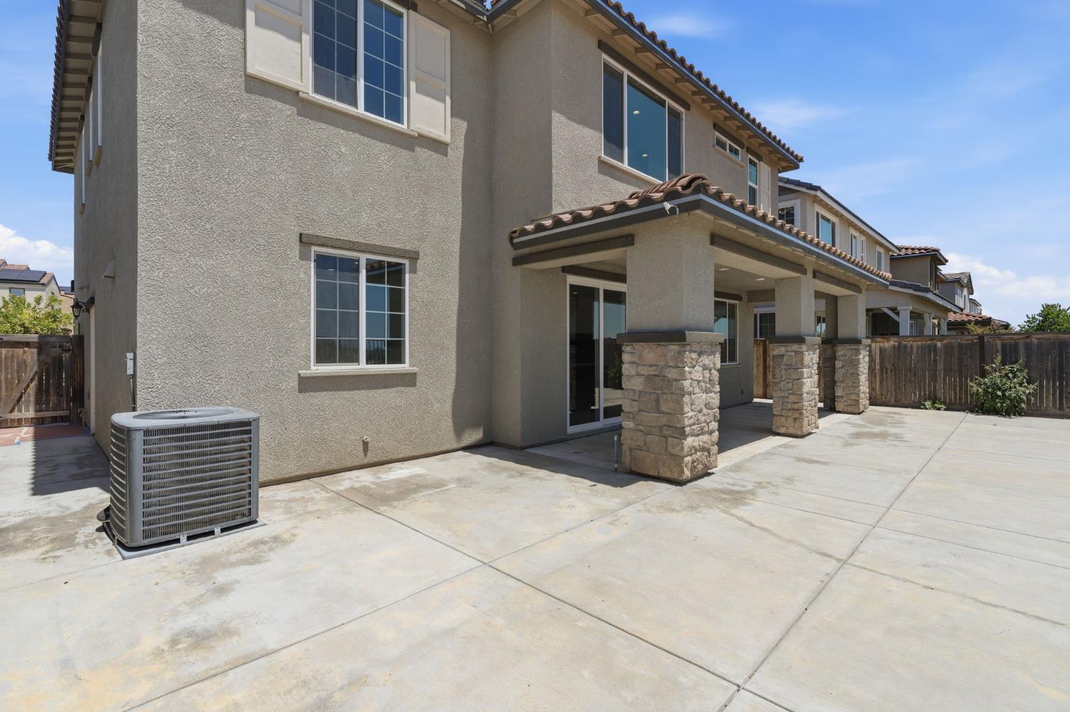 4322 Hillside Rd, Madera, CA 93636