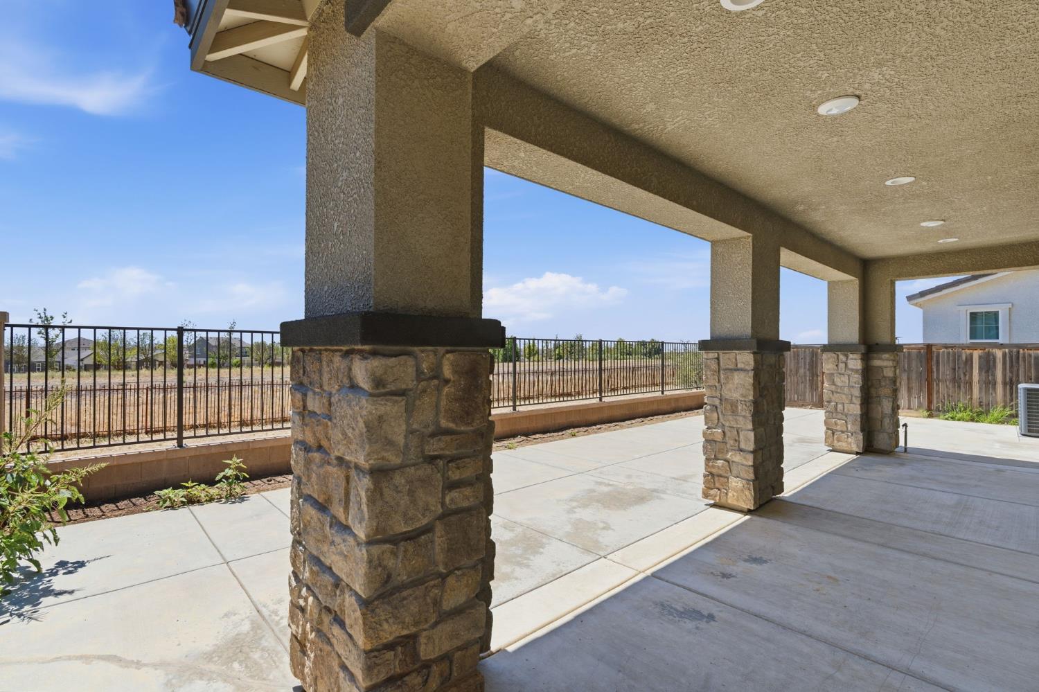 4322 Hillside Rd, Madera, CA 93636