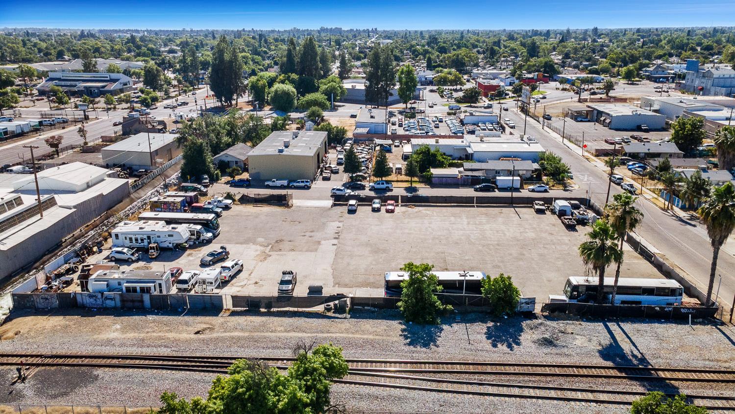 1206 N Effie St, Fresno, CA 93703