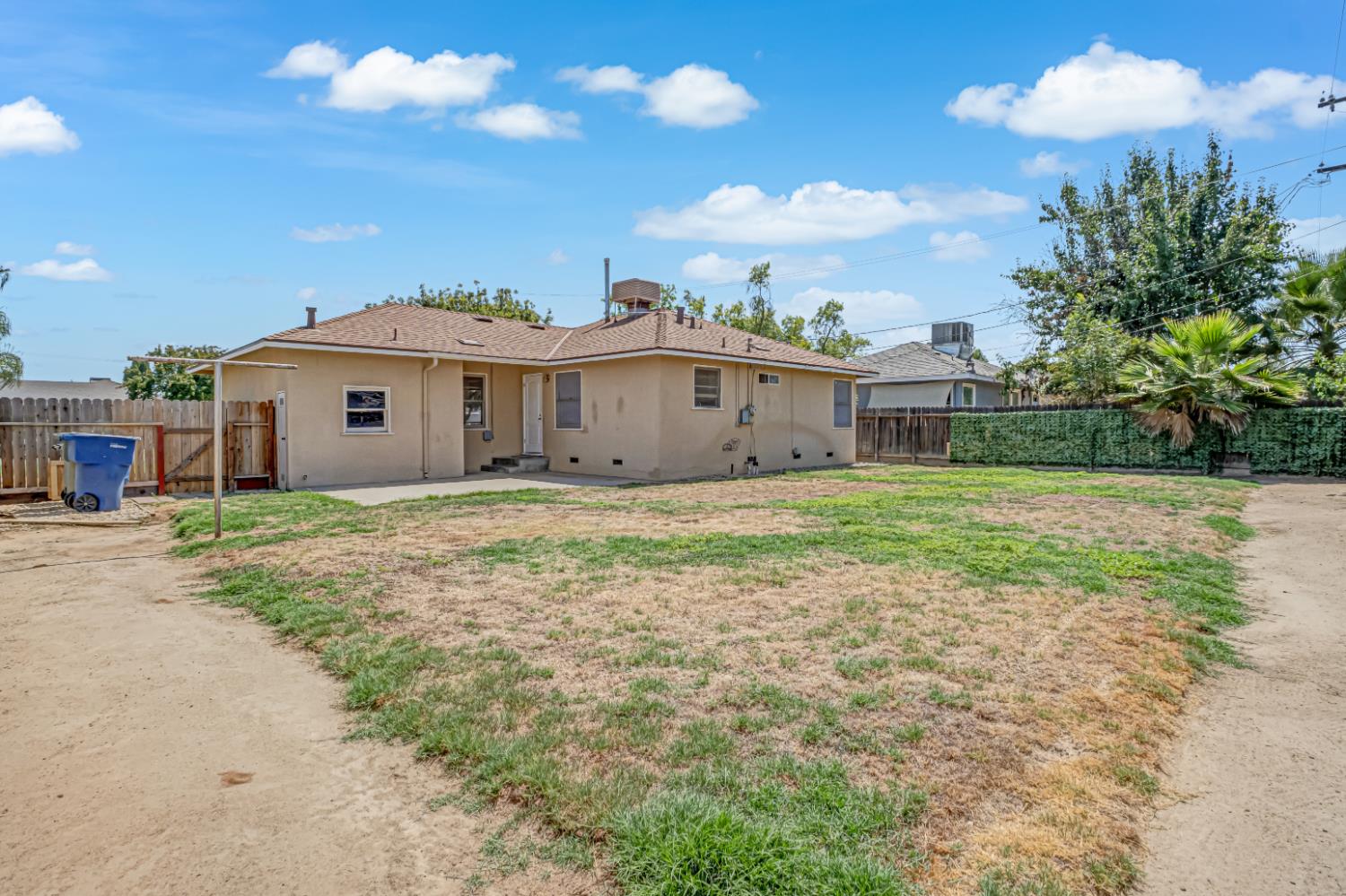 1422 W Flint Way, Fresno, CA 93705