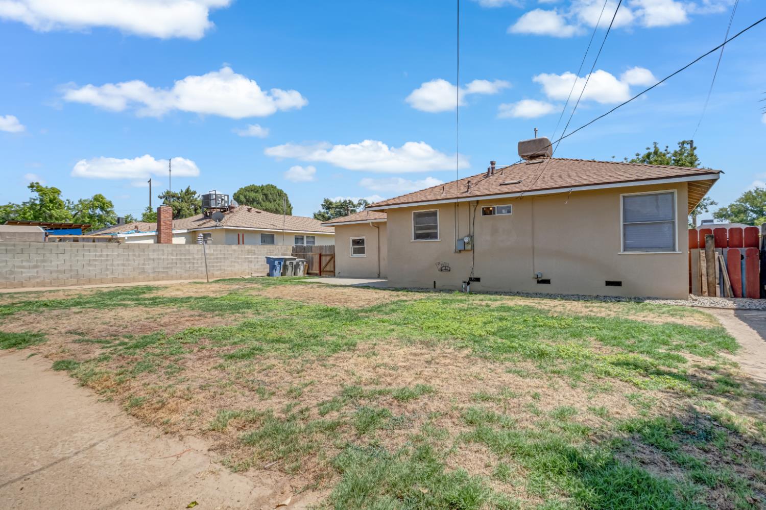 1422 W Flint Way, Fresno, CA 93705