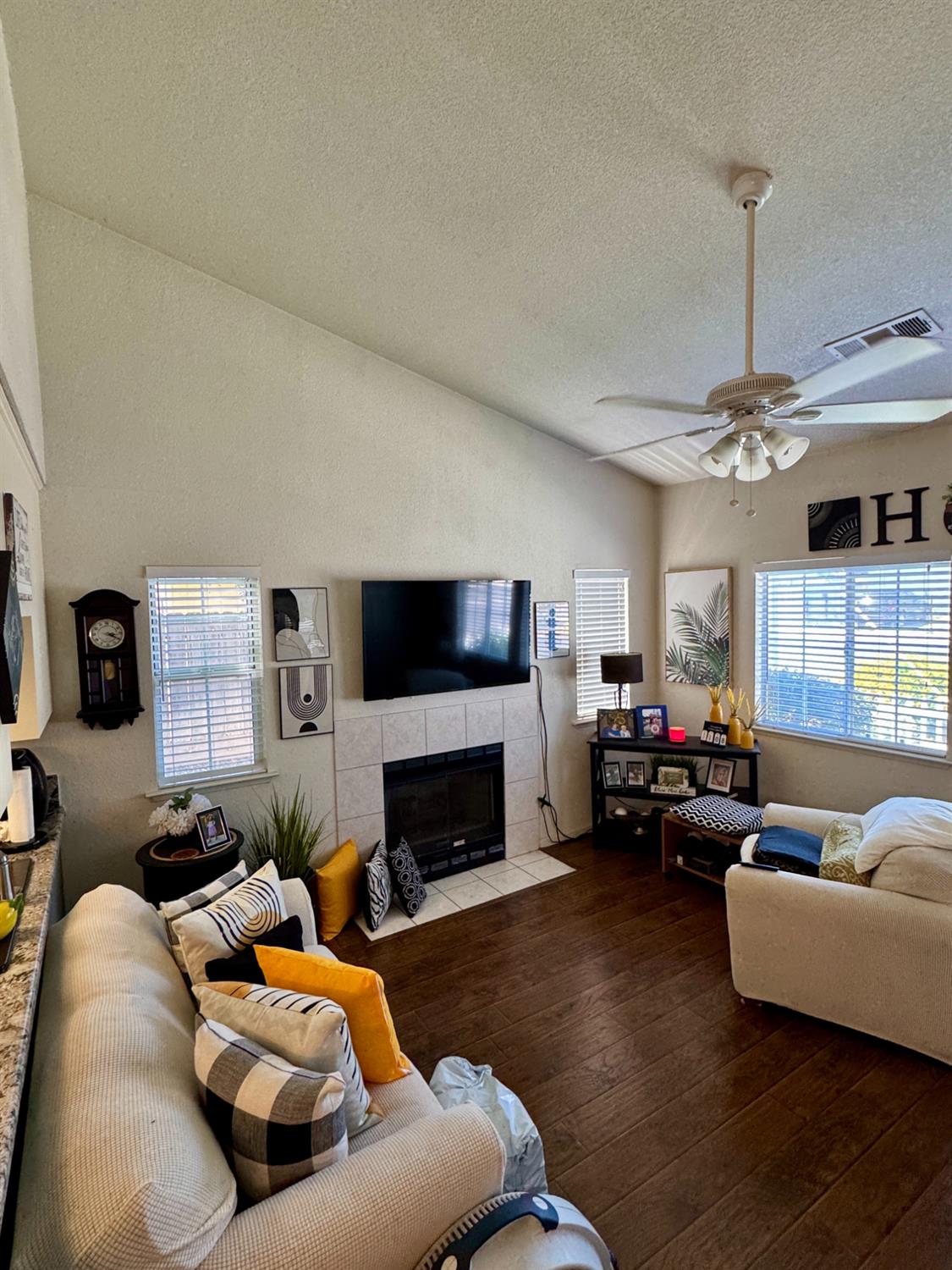 474 7Th St #101, Clovis, CA 93612