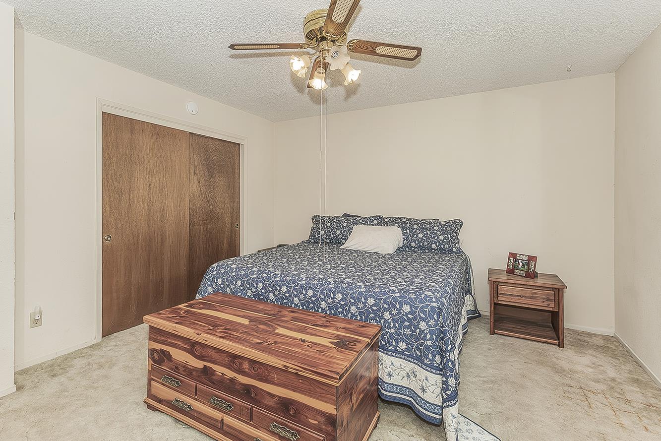 22085 Watts Valley Rd, Sanger, CA 93657