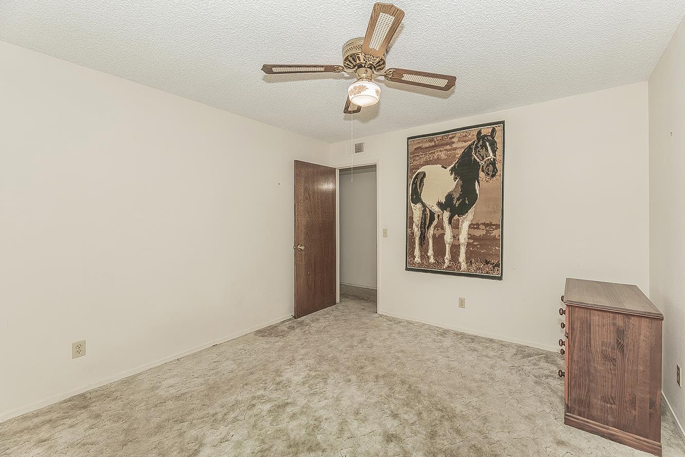 22085 Watts Valley Rd, Sanger, CA 93657
