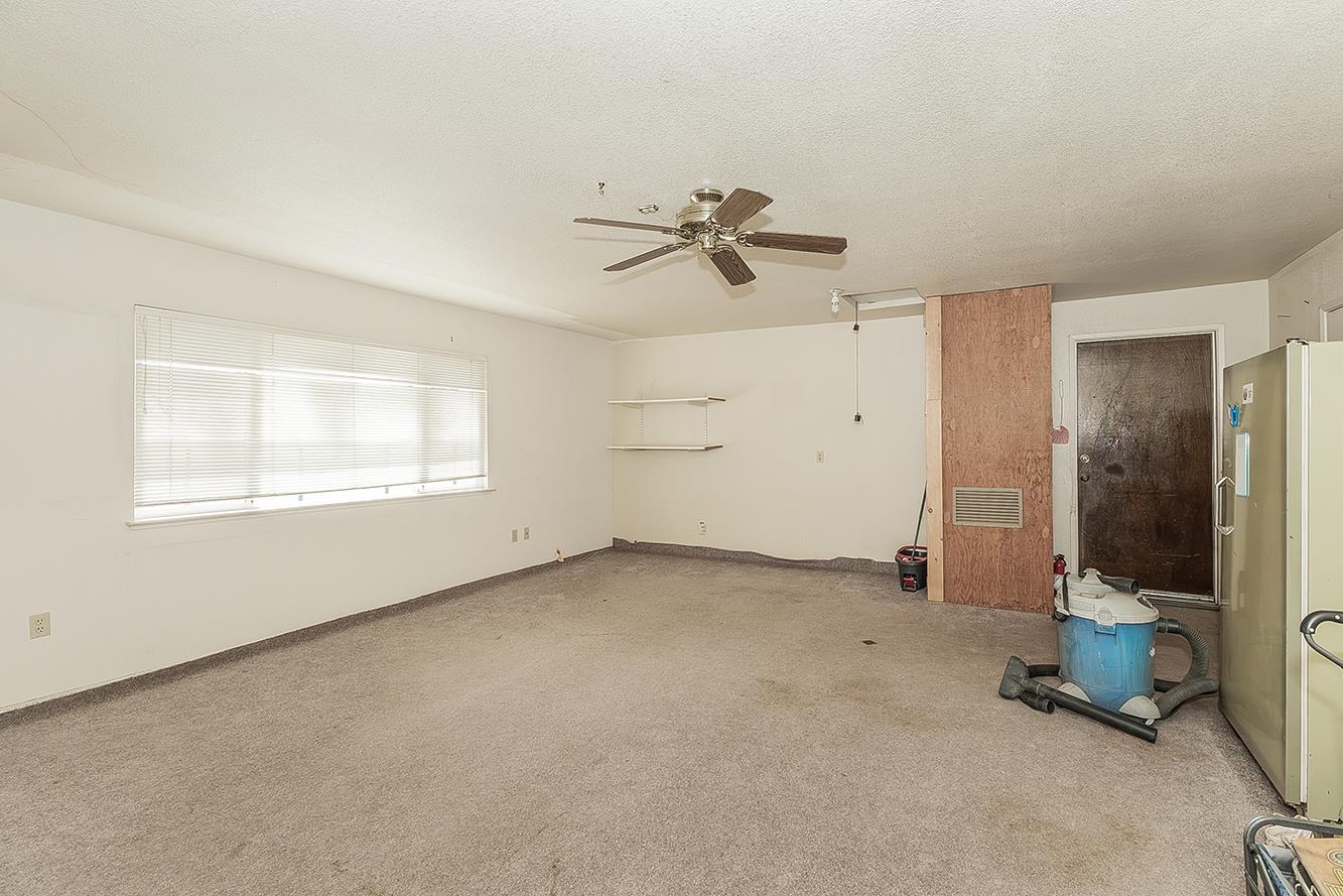 22085 Watts Valley Rd, Sanger, CA 93657
