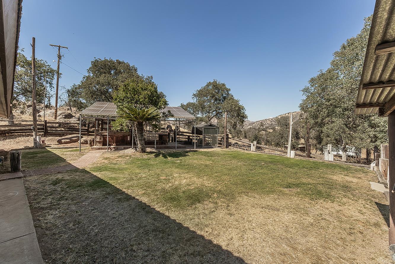 22085 Watts Valley Rd, Sanger, CA 93657