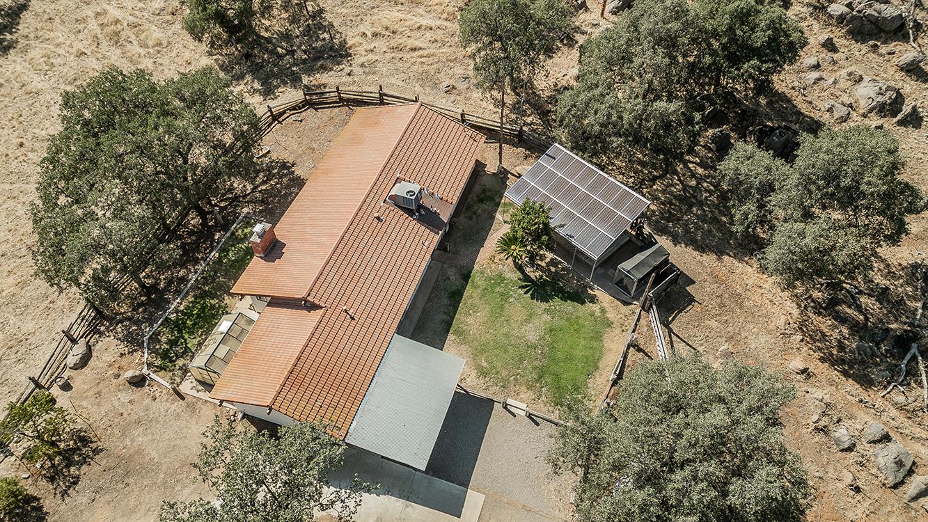 22085 Watts Valley Rd, Sanger, CA 93657
