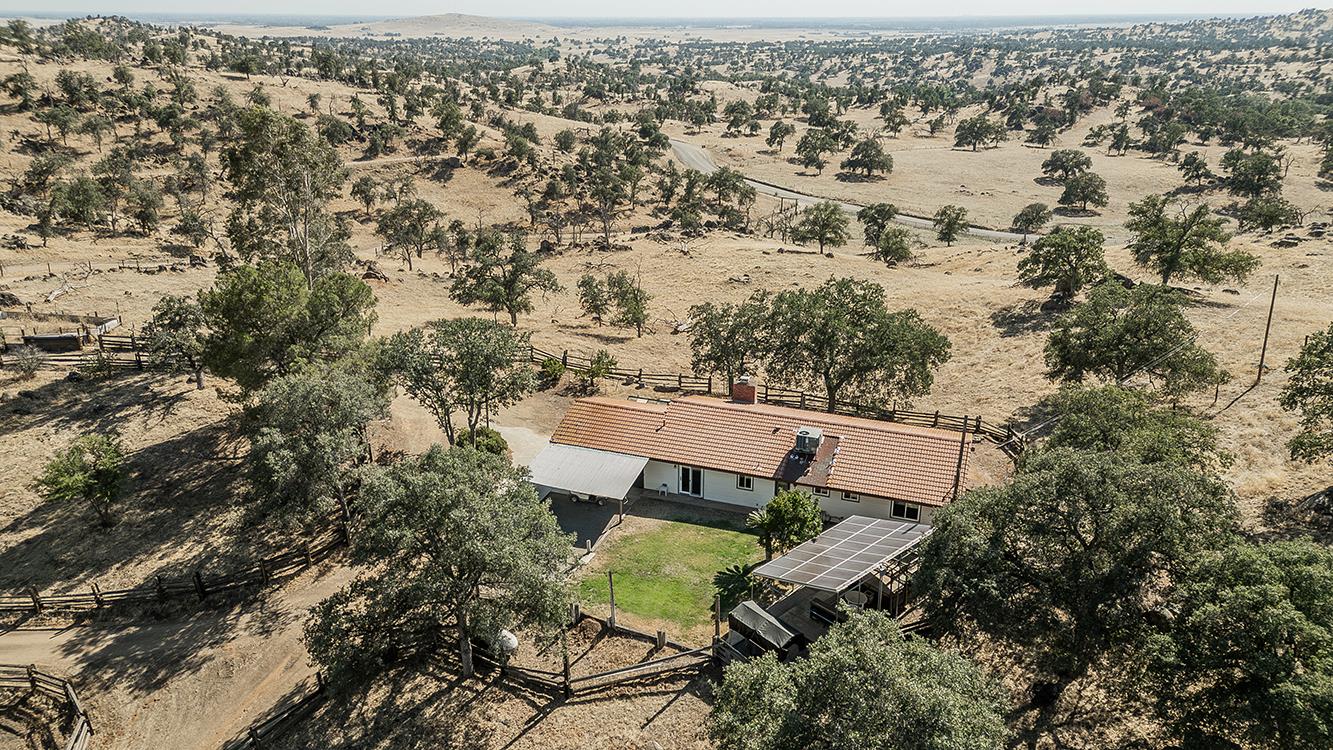 22085 Watts Valley Rd, Sanger, CA 93657