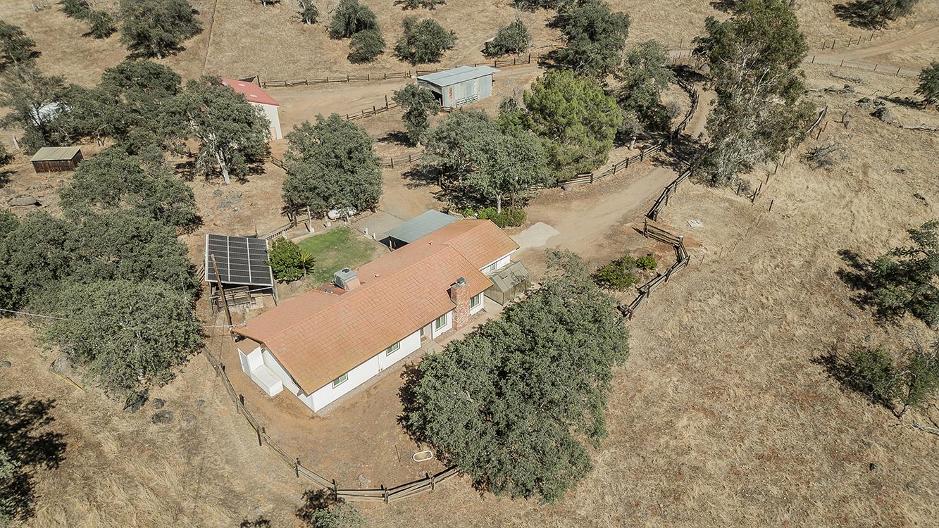 22085 Watts Valley Rd, Sanger, CA 93657