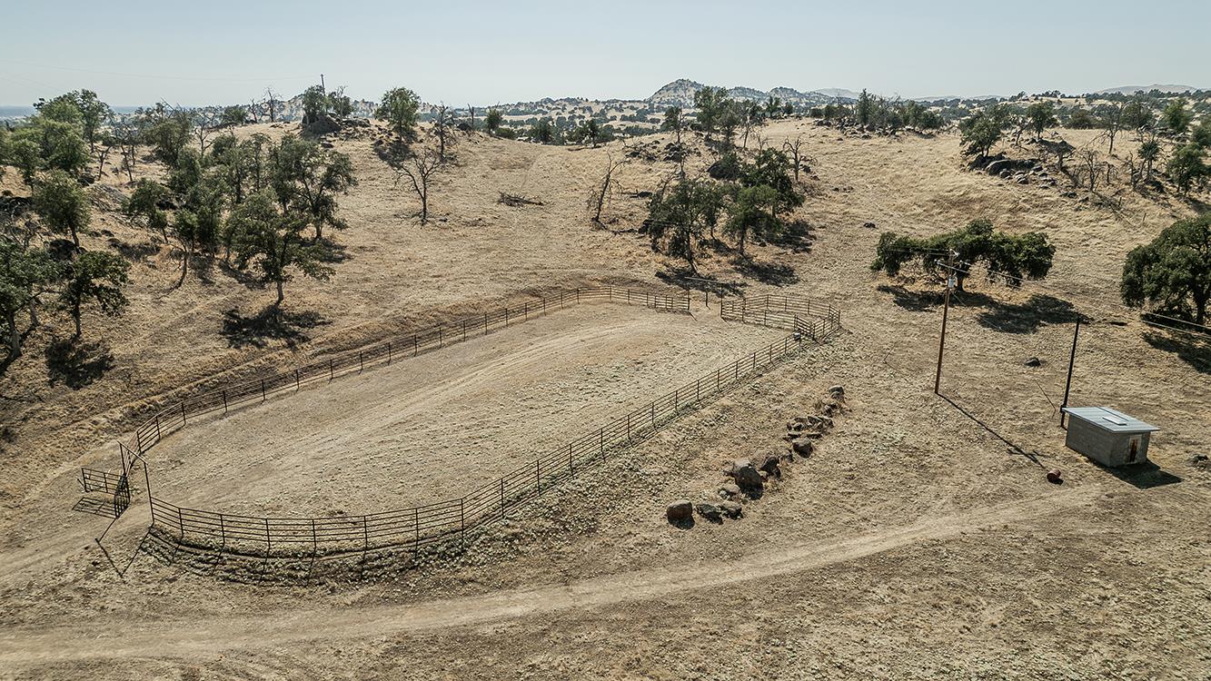 22085 Watts Valley Rd, Sanger, CA 93657