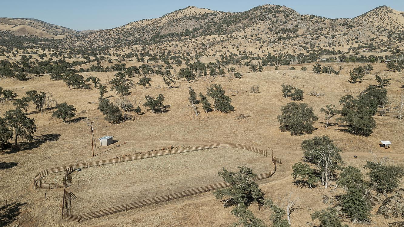 22085 Watts Valley Rd, Sanger, CA 93657
