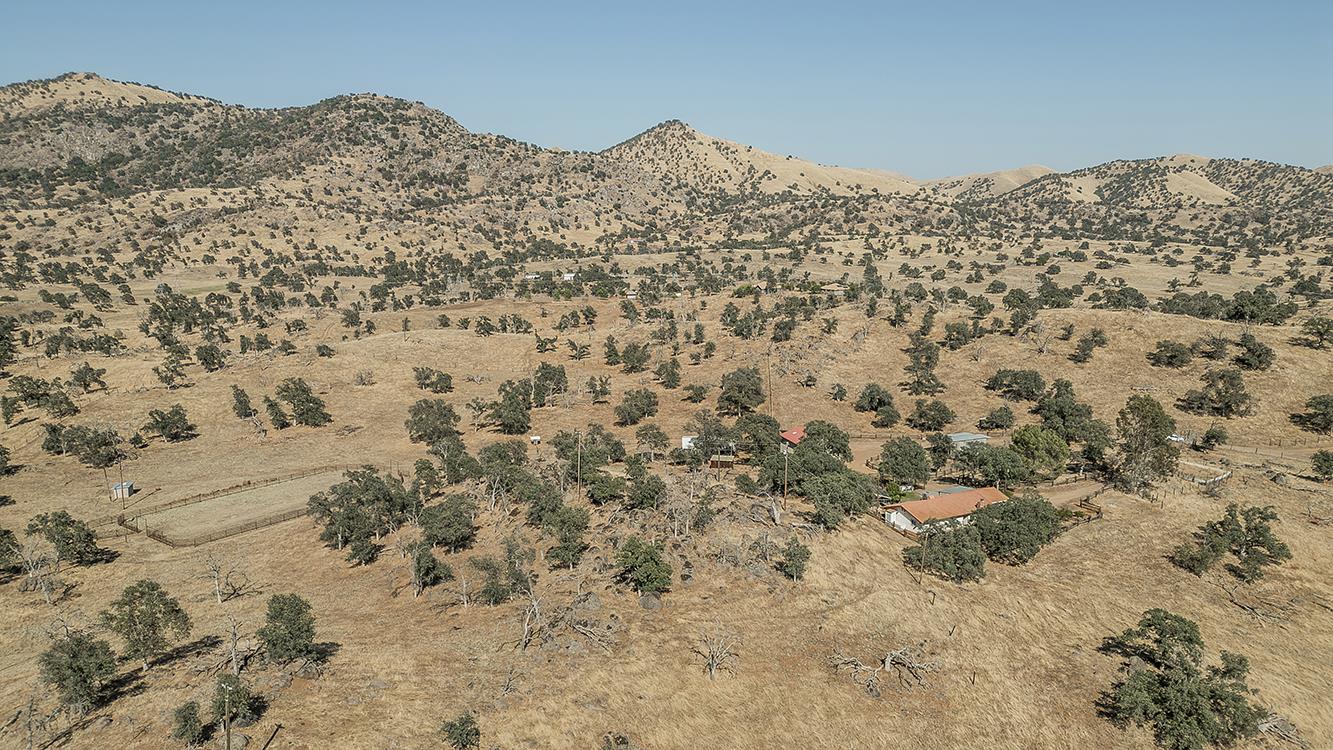 22085 Watts Valley Rd, Sanger, CA 93657