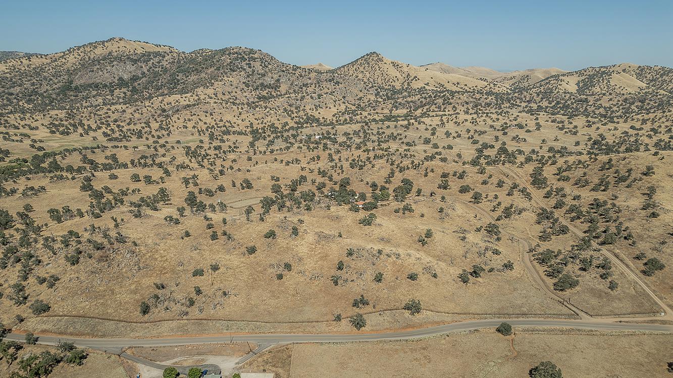 22085 Watts Valley Rd, Sanger, CA 93657