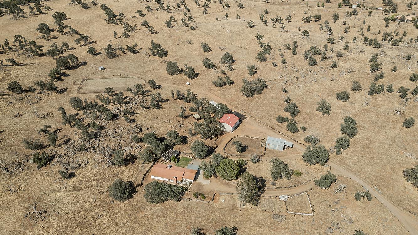 22085 Watts Valley Rd, Sanger, CA 93657