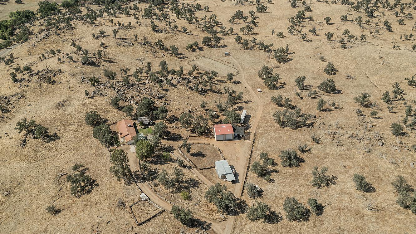 22085 Watts Valley Rd, Sanger, CA 93657