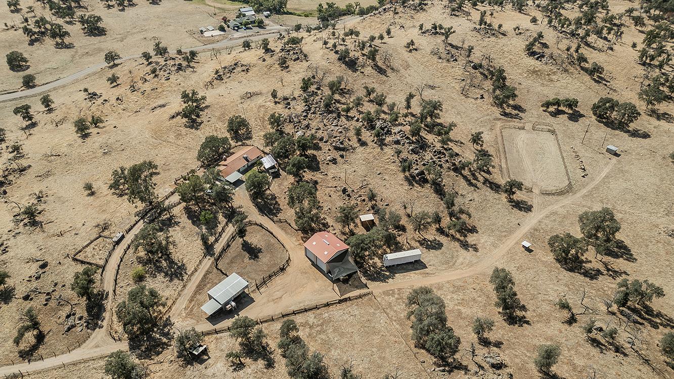 22085 Watts Valley Rd, Sanger, CA 93657