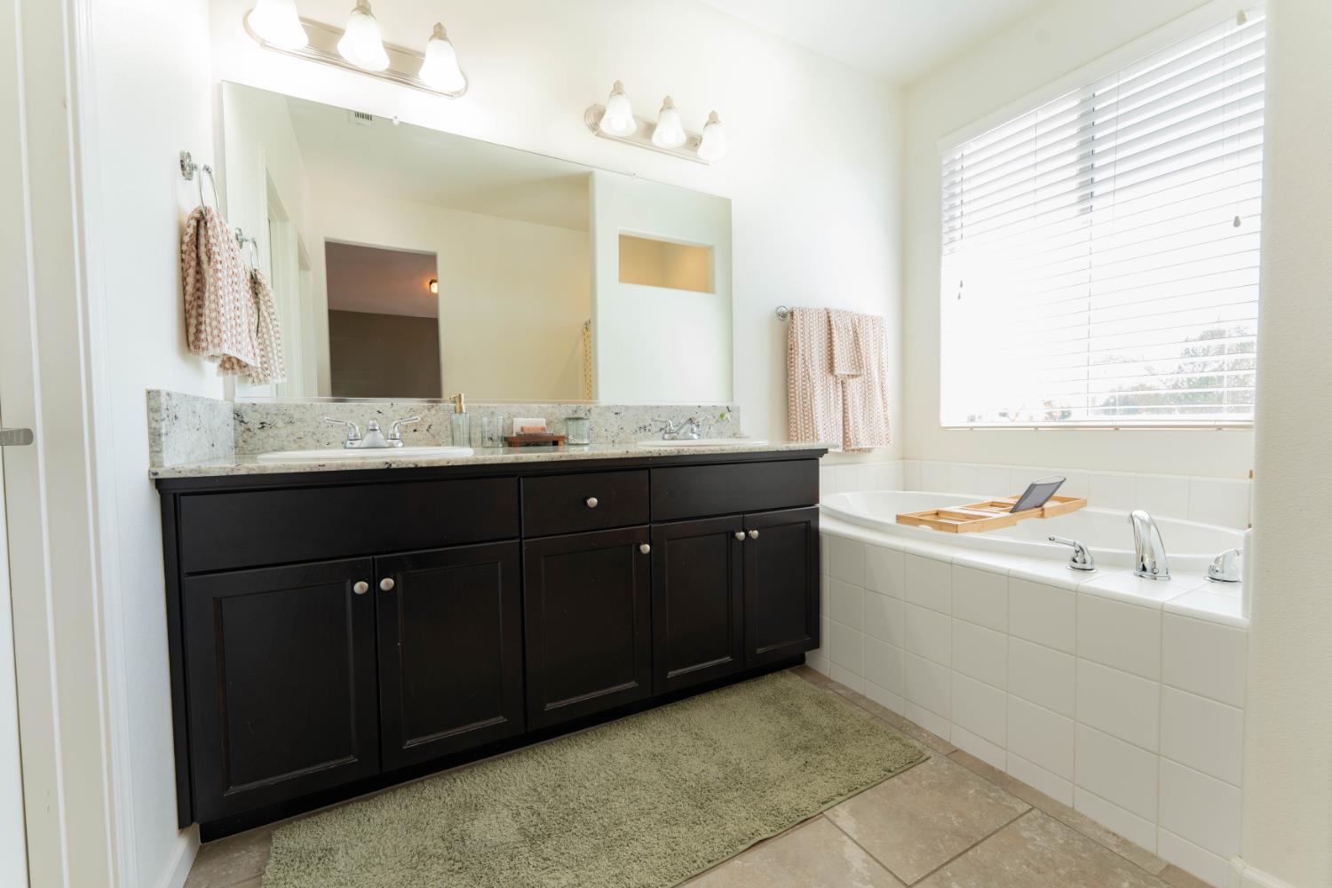 1128 Caddie Loop, Lemoore, CA 93245
