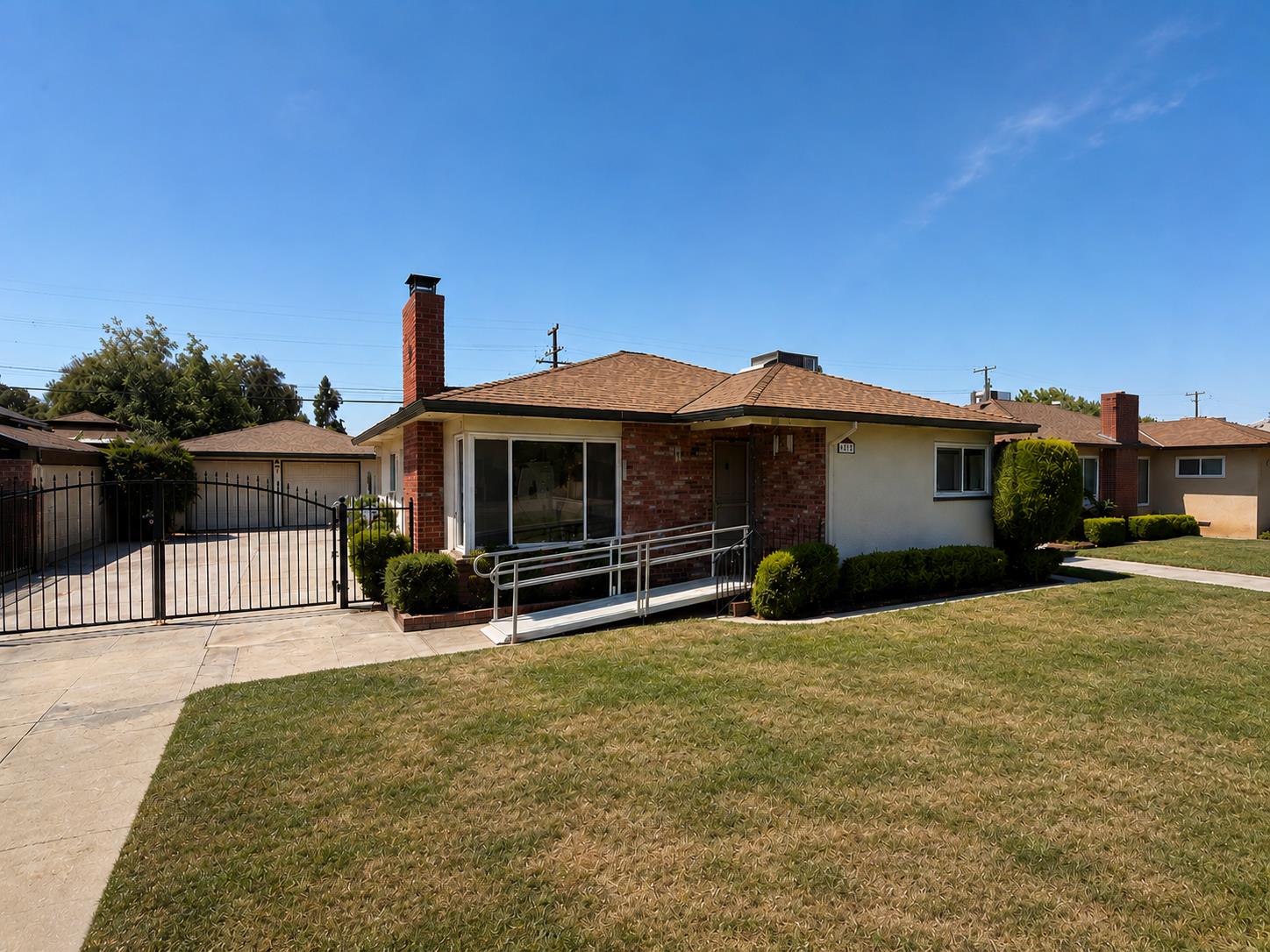 947 W Brown Ave, Fresno, CA 93705