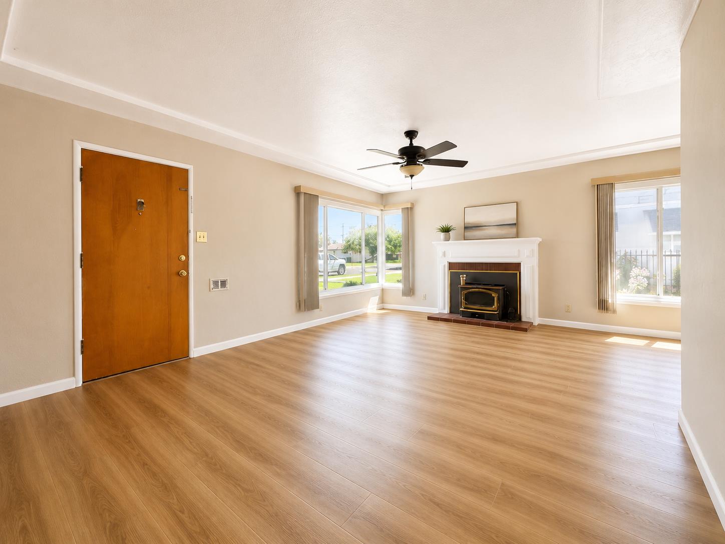 947 W Brown Ave, Fresno, CA 93705