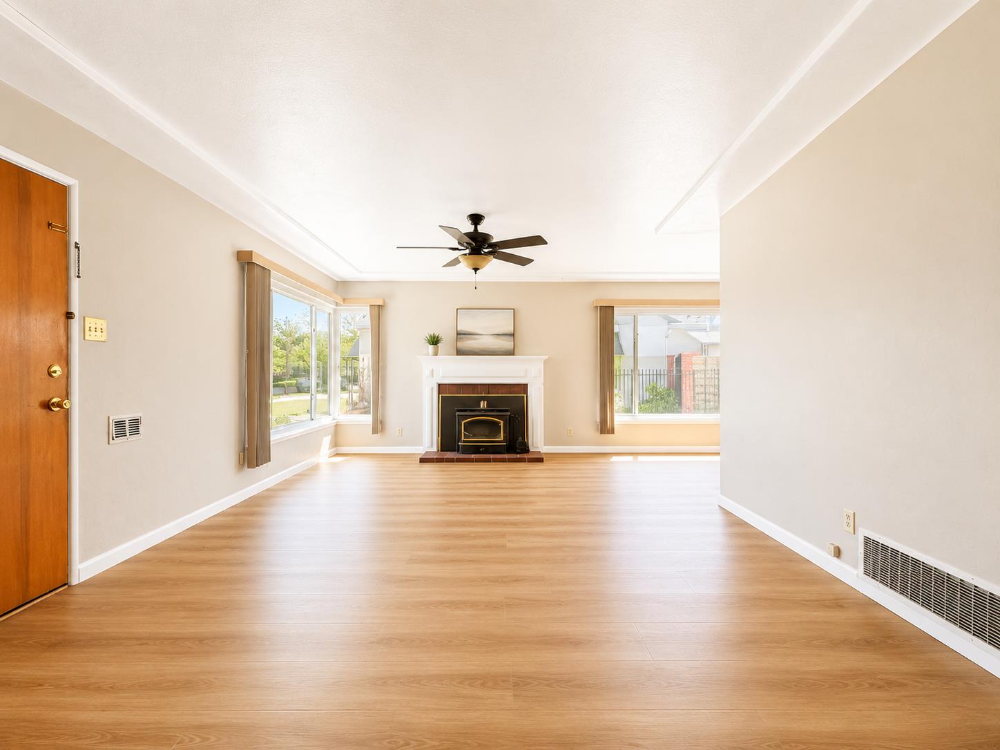 947 W Brown Ave, Fresno, CA 93705