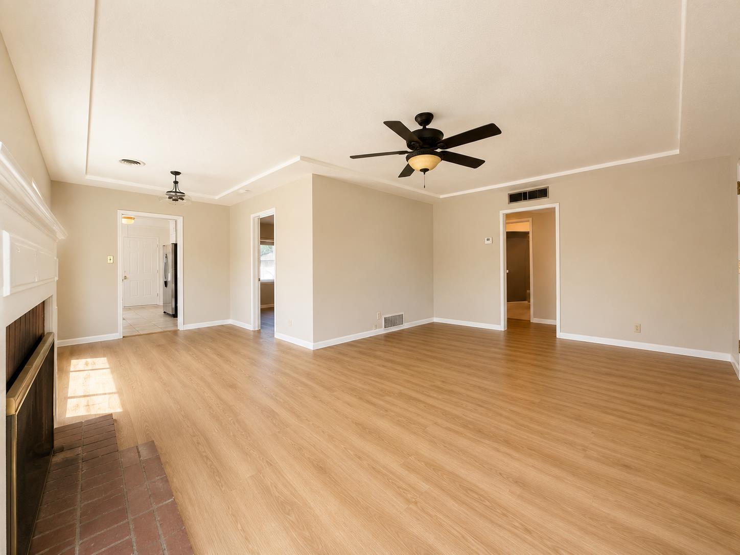 947 W Brown Ave, Fresno, CA 93705
