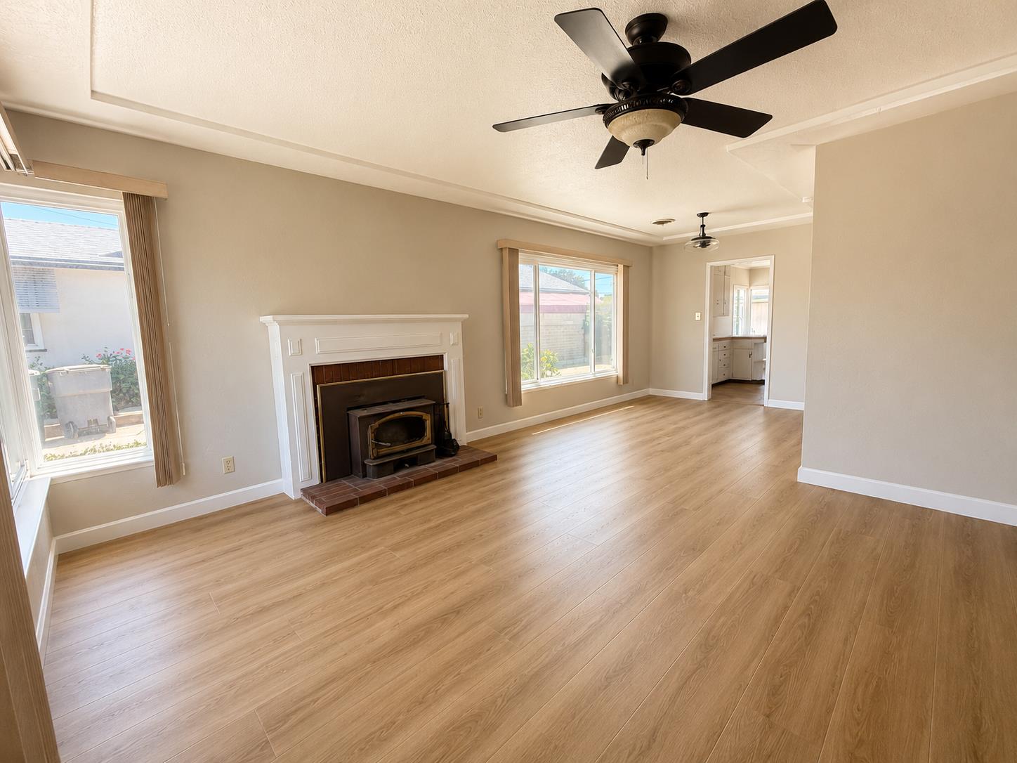 947 W Brown Ave, Fresno, CA 93705